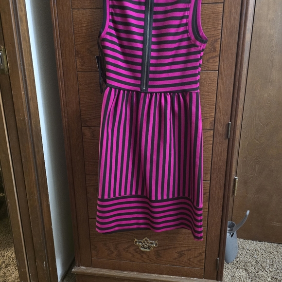 NEW- INC petite fuchsia and black striped summer dress. - Picture 3 of 3
